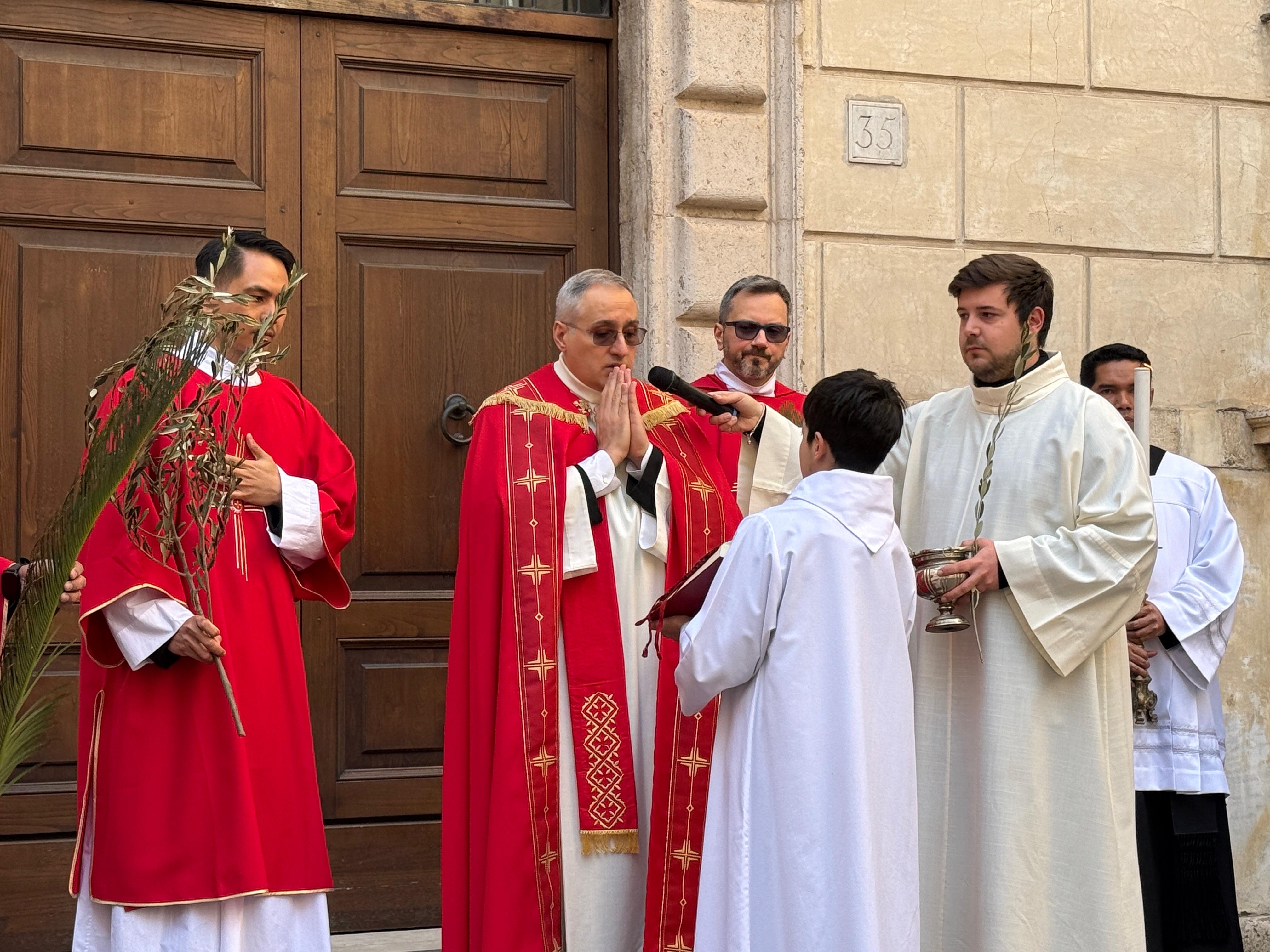 Le palme e la croce: a Campitelli l’inizio della Settimana Santa